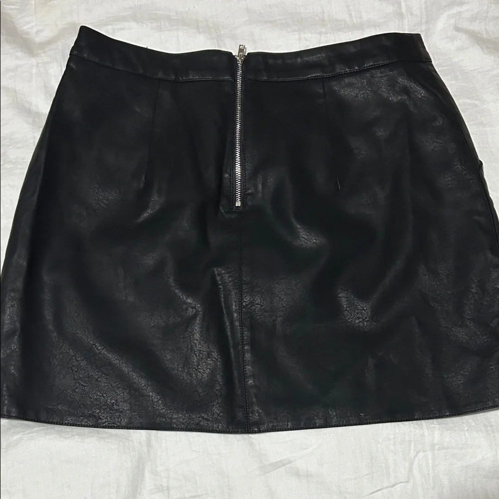 Lulu's Sleek Black Vegan leather Mini Skirt - Picture 4 of 4